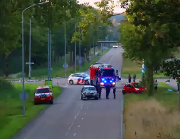 Meerdere auto's in botsing op kruispunt