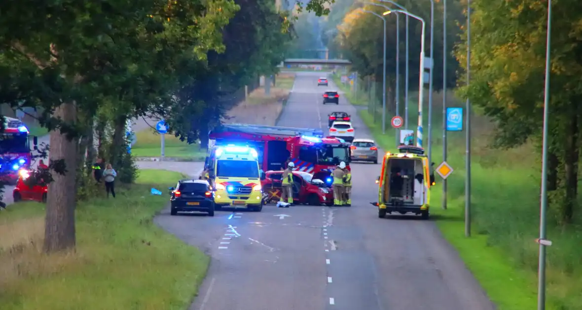 Gewonden na botsing op kruispunt - Foto 1