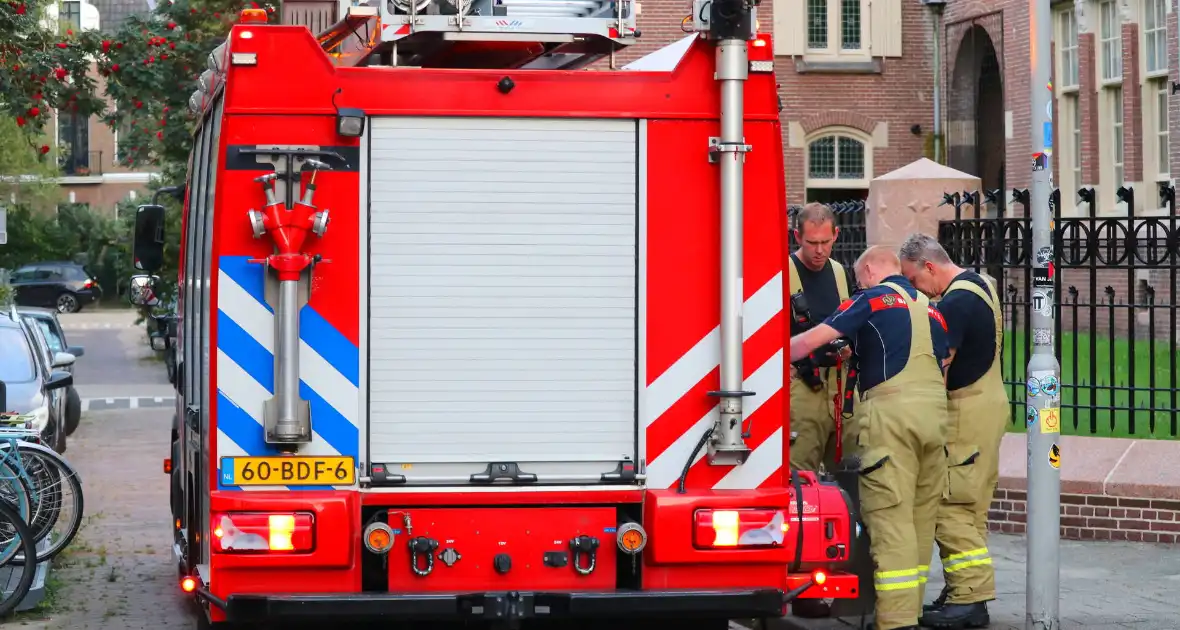 Brand in wonig door pizza in oven - Foto 1