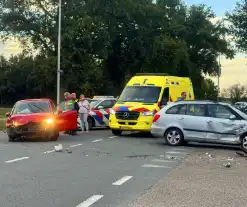 Twee gewonden nadat auto's op elkaar klappen