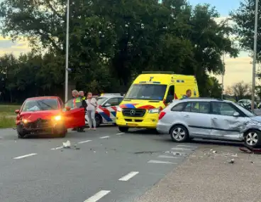 Twee gewonden nadat auto's op elkaar klappen