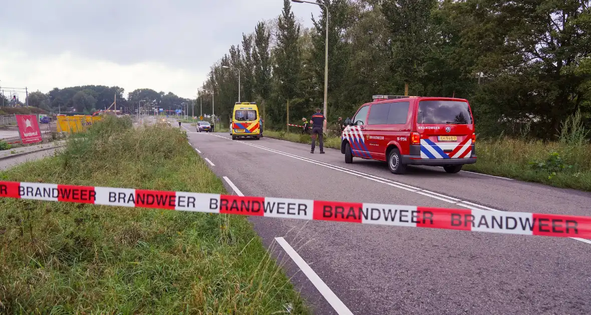 Overleden persoon aangetroffen in de berm