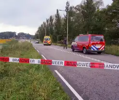 Overleden persoon aangetroffen in de berm