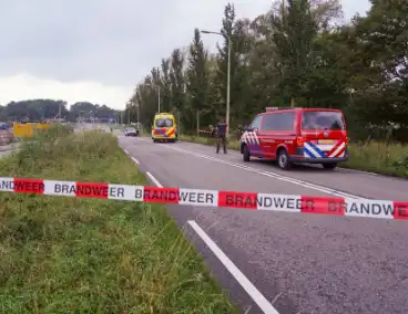 Overleden persoon aangetroffen in de berm