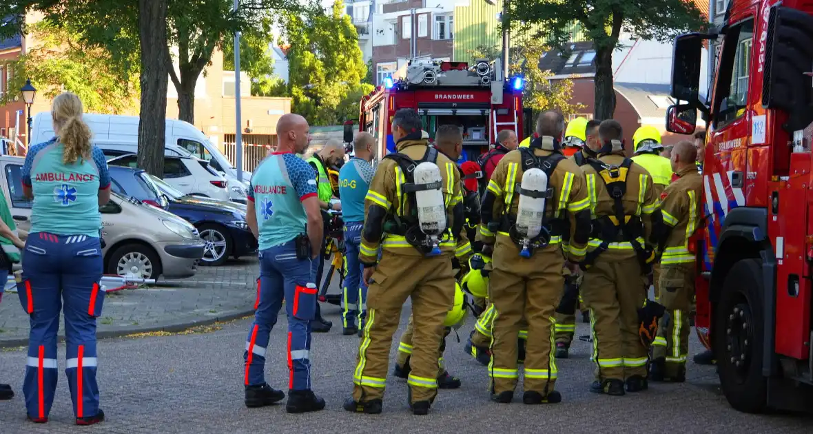 Uitslaande brand na explosie in woongebouw voor begeleid wonen - Foto 2