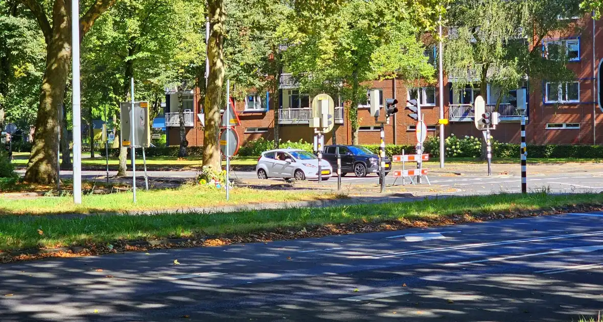 12-jarige jongen overleden na aanrijding met vrachtwagen, herdenkingsplek ingericht - Foto 4