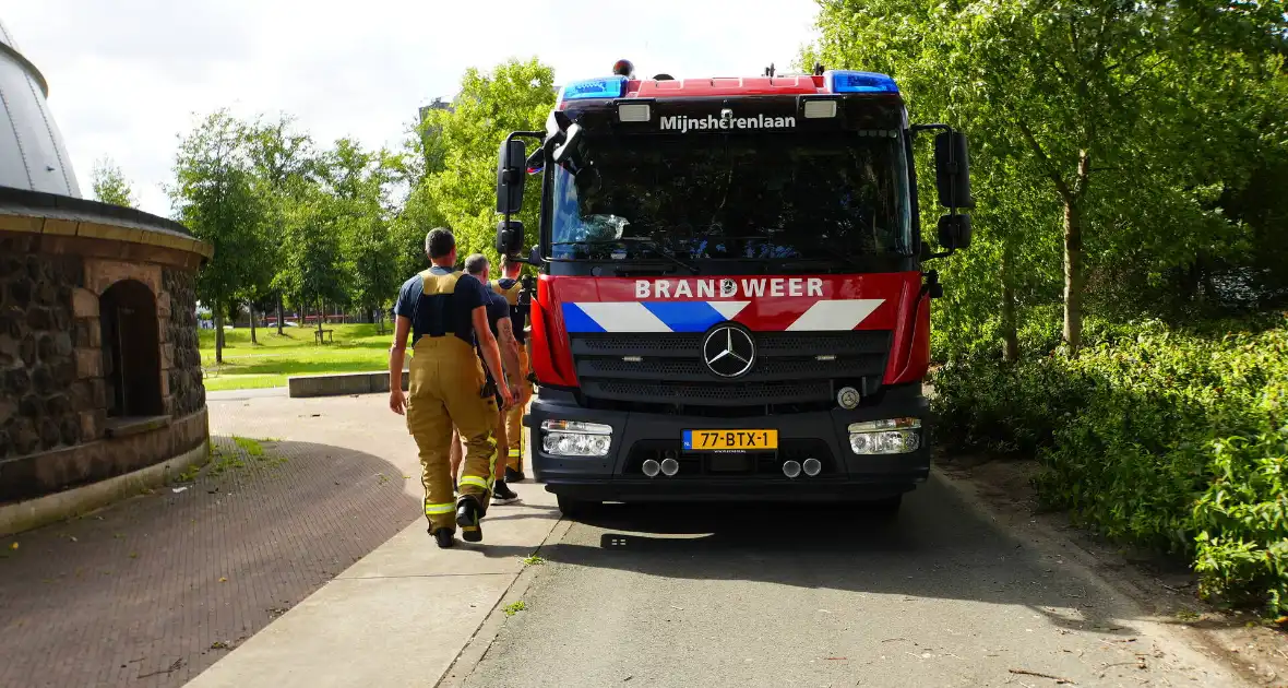 Man springt van scootmobiel net voor deze te water raakte - Foto 2