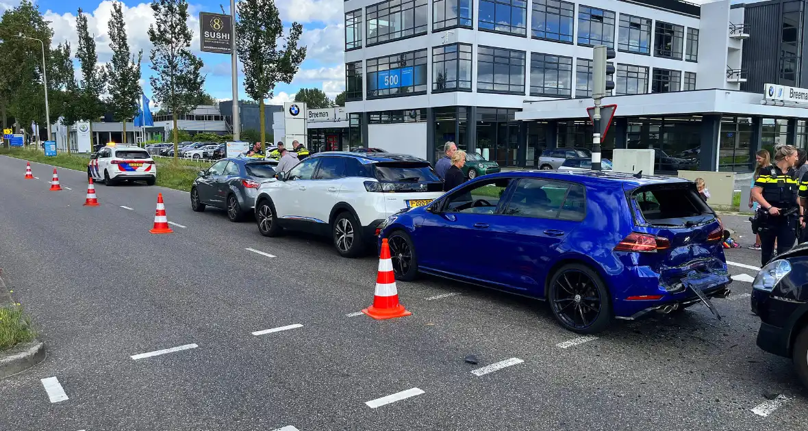 Vier voertuigen betrokken bij ketting botsing - Foto 3