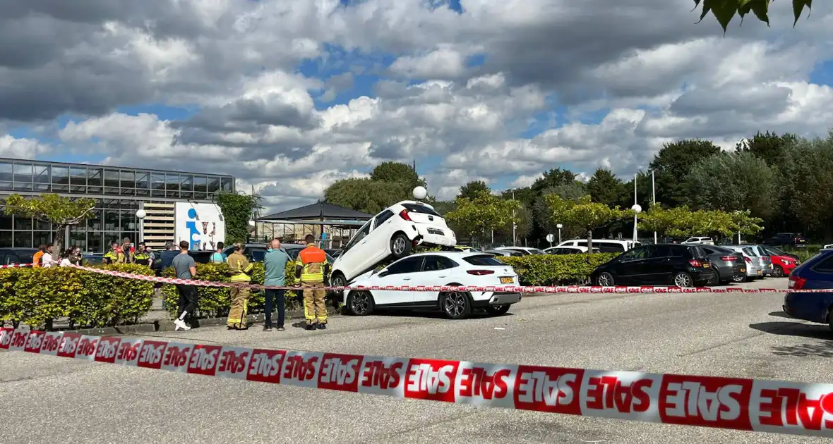 Grote ravage op parkeerplaats tuincentrum