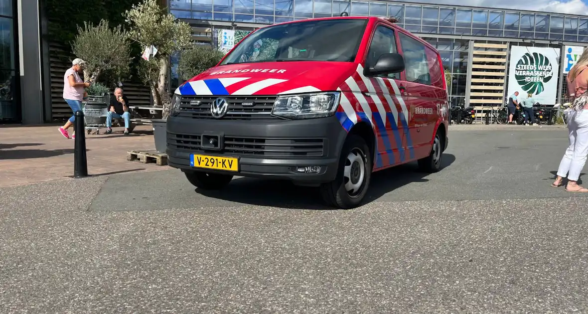 Grote ravage op parkeerplaats tuincentrum - Foto 4