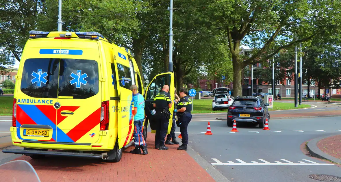 Bestuurder knalt met auto tegen boom - Foto 5