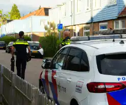 Politie zet woonblok dicht na mogelijke steekincident