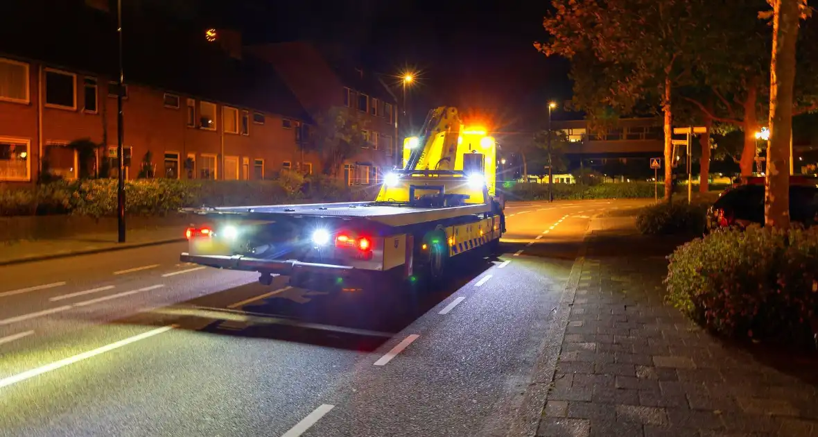 Bestuurder verliest controle over voertuig - Foto 2