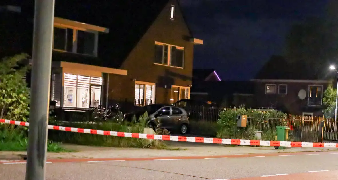 Straat afgesloten na beschieting woning - Foto 3