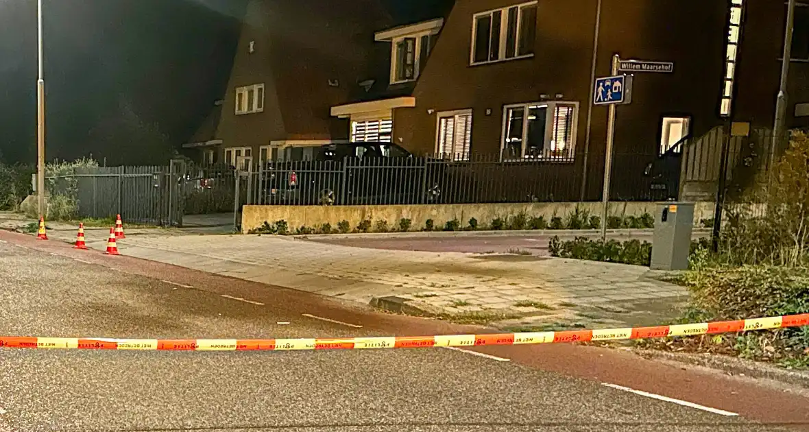 Straat afgesloten na beschieting woning - Foto 4