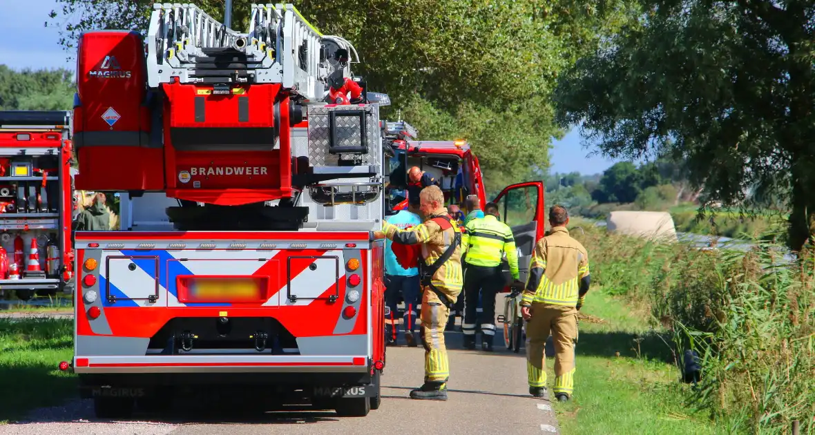 Motoragent treft fiets langs water aan - Foto 1