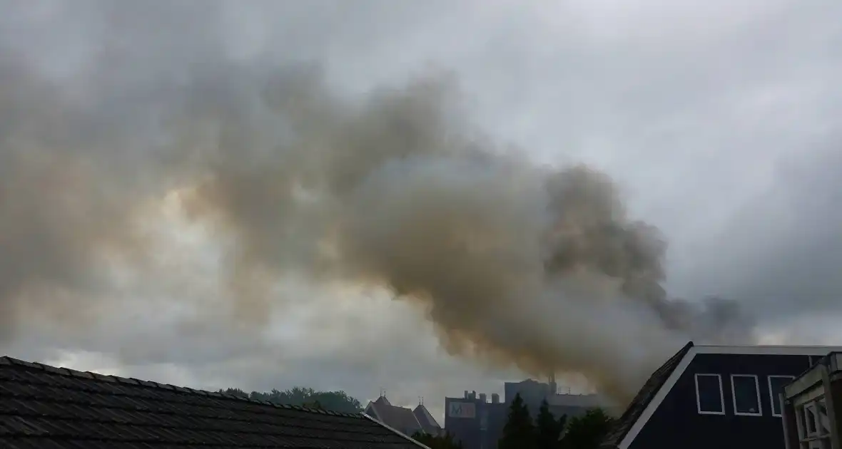 Veel rookontwikkeling bij brand in winkel - Foto 3