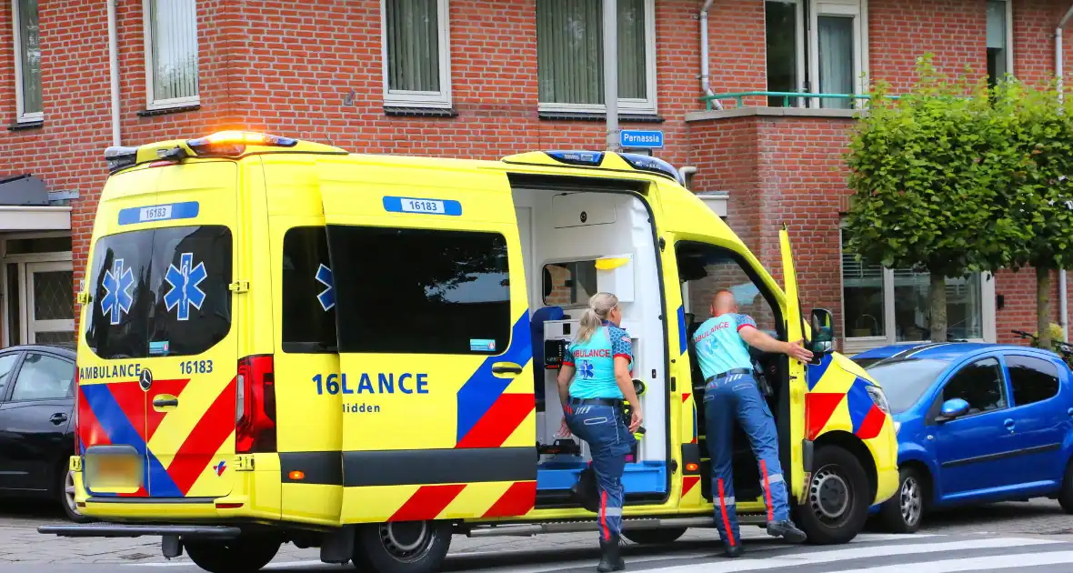 Fietser gewond naar ziekenhuis - Foto 7