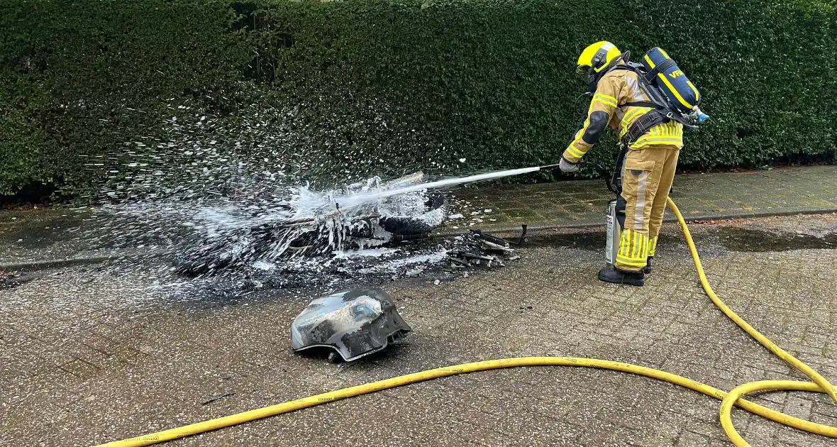 Motor volledig verwoest door brand