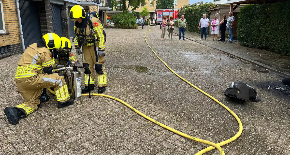 Motor volledig verwoest door brand - Foto 3