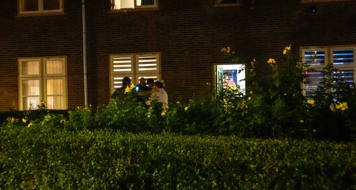 Onderzoek naar brand tegen voordeur woning - Foto 1