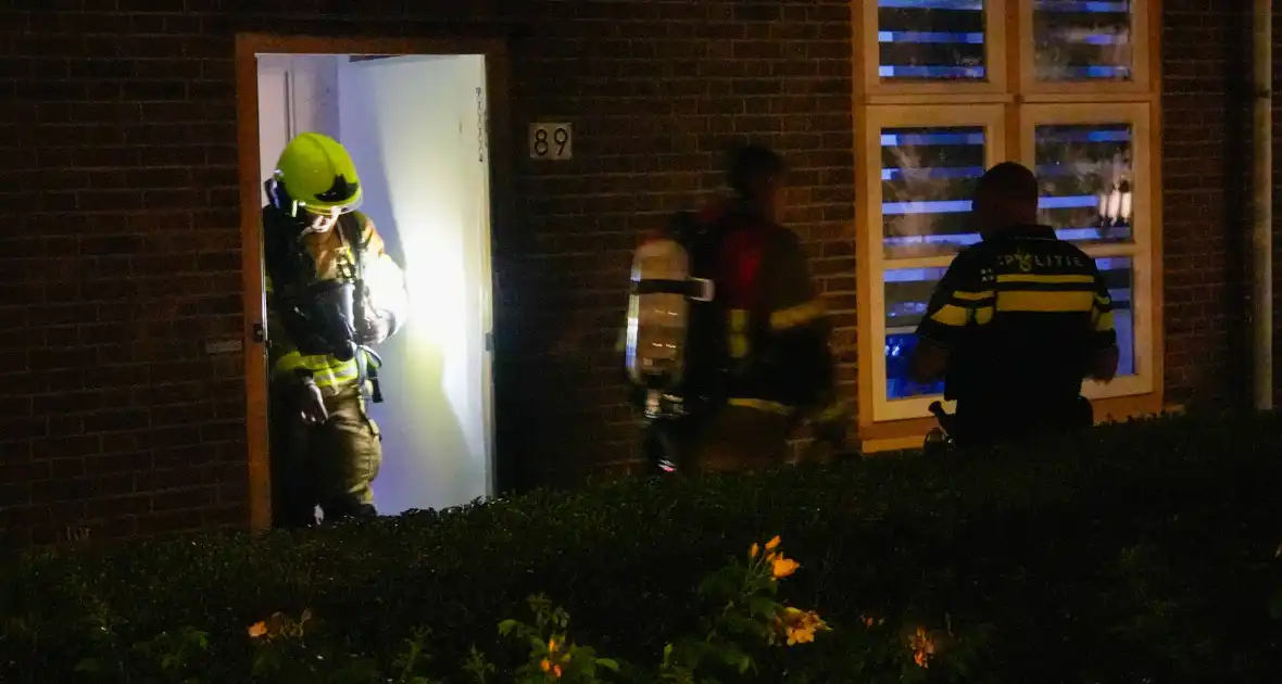 Onderzoek naar brand tegen voordeur woning - Foto 3