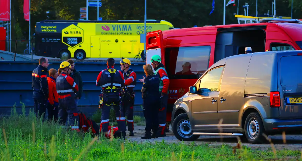 Hulpdiensten Ingezet voor Incident op binnenvaartschip