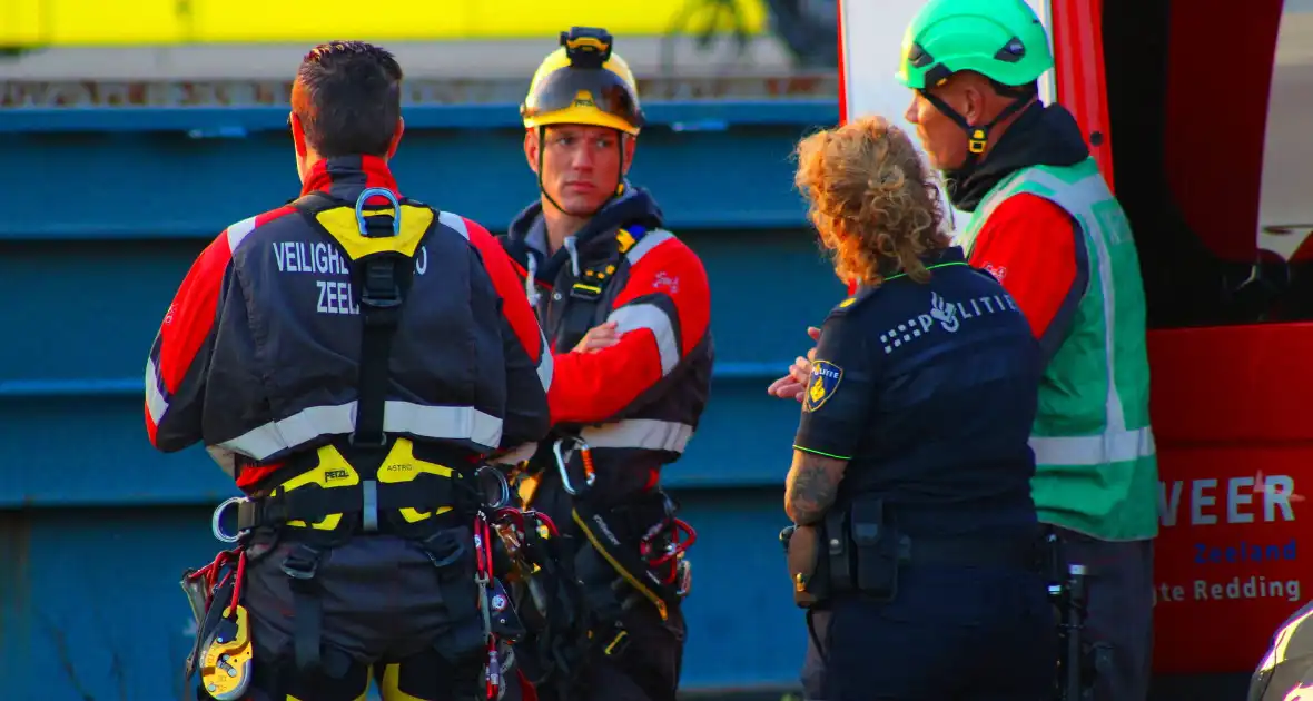 Hulpdiensten Ingezet voor Incident op binnenvaartschip - Foto 3