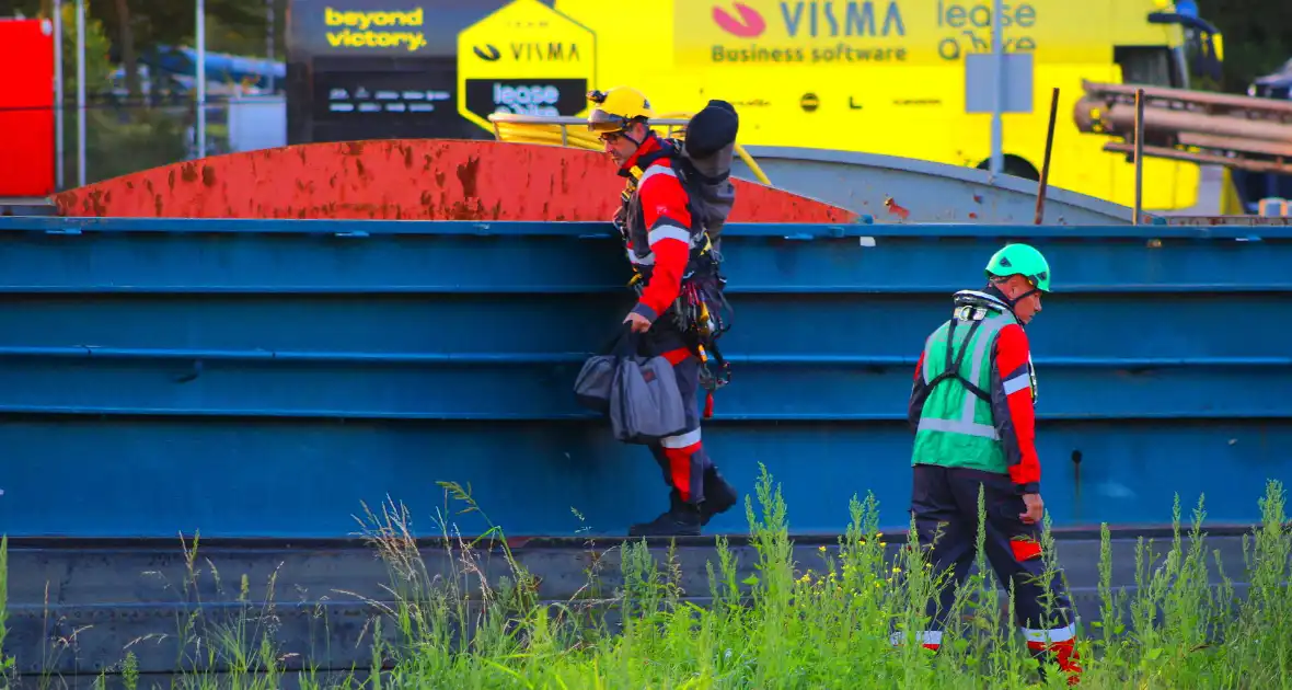 Hulpdiensten Ingezet voor Incident op binnenvaartschip - Foto 8