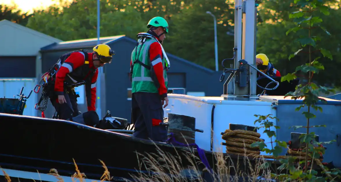 Hulpdiensten Ingezet voor Incident op binnenvaartschip - Foto 9