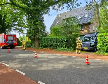 Brandweer en nutsbedrijf onderzoeken gaslek in woning