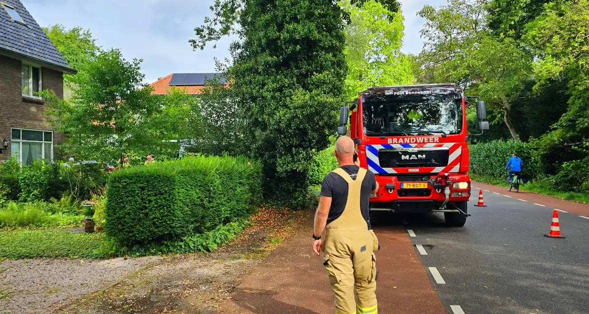 Brandweer en nutsbedrijf onderzoeken gaslek in woning - Foto 1