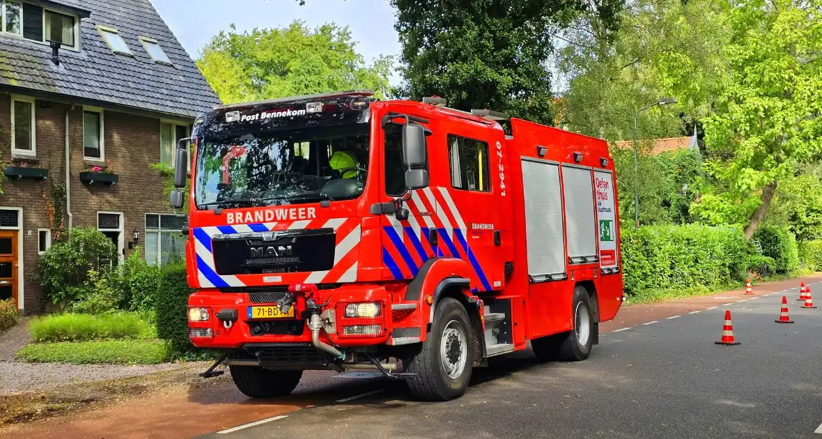 Brandweer en nutsbedrijf onderzoeken gaslek in woning - Foto 3