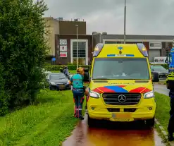 Bestuurster botst tegen vrachtwagentrailer na nooduitwijking