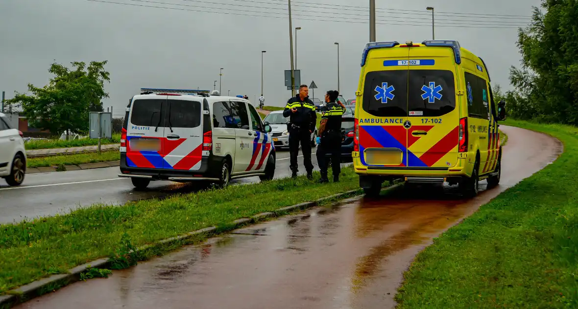 Bestuurster botst tegen vrachtwagentrailer na nooduitwijking - Foto 6