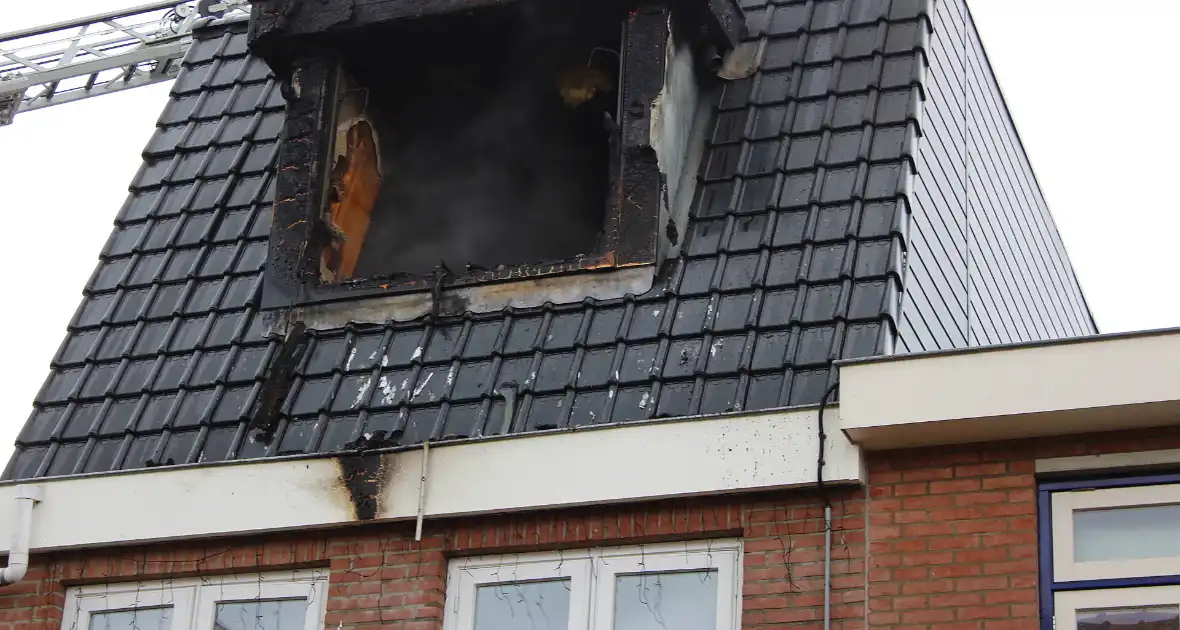 Huis onbewoonbaar na felle woningbrand