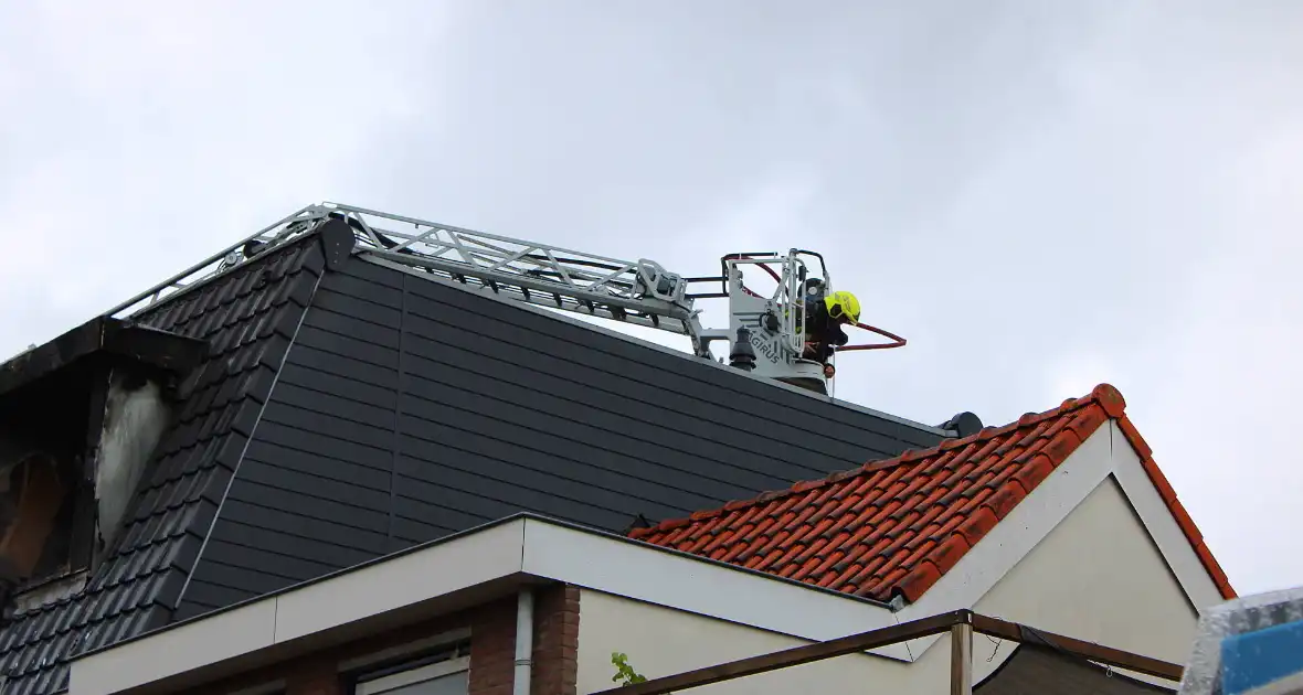 Huis onbewoonbaar na felle woningbrand - Foto 2