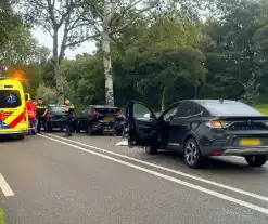 Gewonden en auto zwaar beschadigd bij kettingbotsing