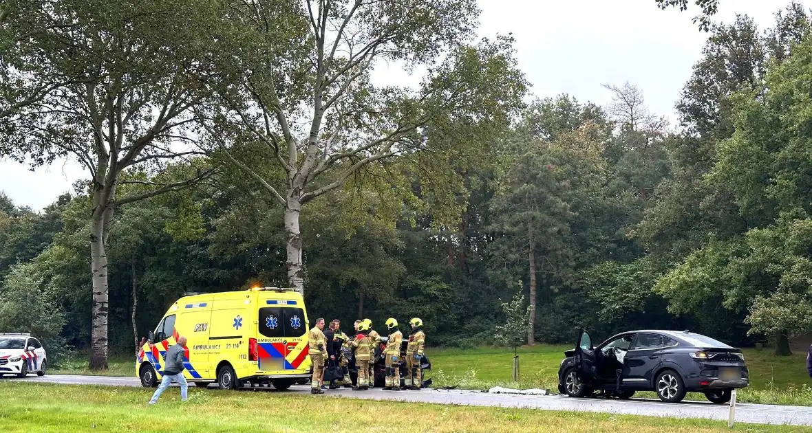 Gewonden en auto zwaar beschadigd bij kettingbotsing - Foto 7