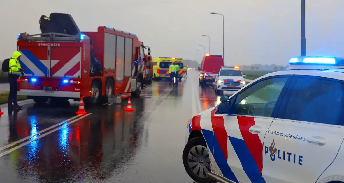 Omstanders verrichten heldendaad en redden te water geraakte automobilist - Foto 3