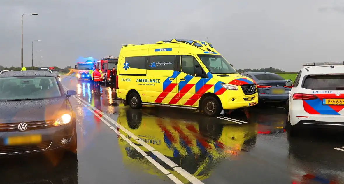 Omstanders verrichten heldendaad en redden te water geraakte automobilist - Foto 8