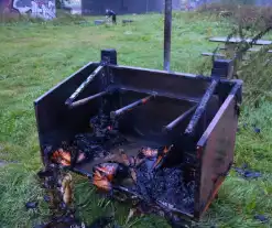 Buitenbrand vanuit brandweerwagen geblust tijdens regenval