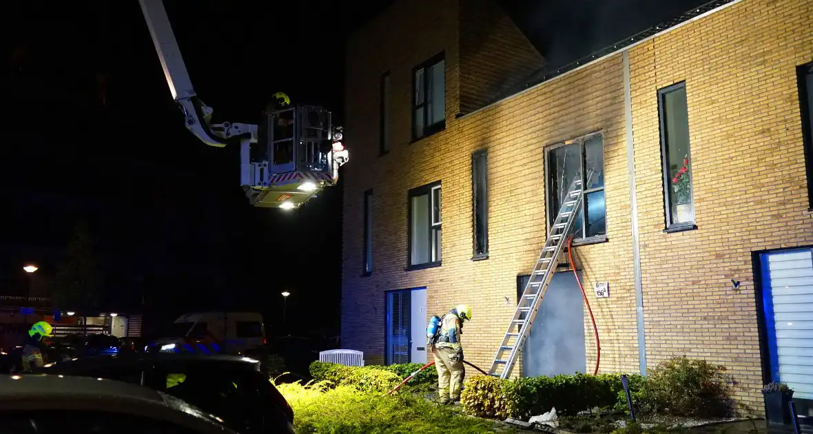 Buurtbewoners geëvacueerd wegens uitslaande brand - Foto 1