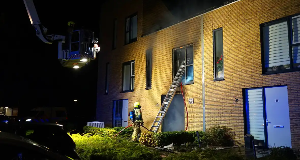 Buurtbewoners geëvacueerd wegens uitslaande brand - Foto 2