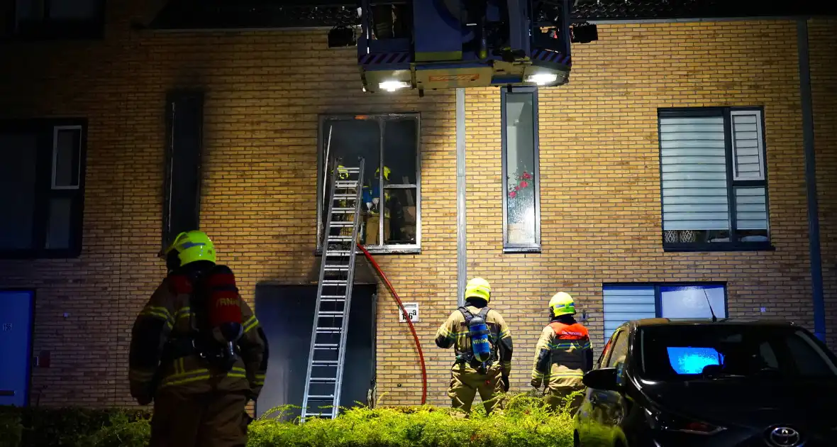 Buurtbewoners geëvacueerd wegens uitslaande brand - Foto 4