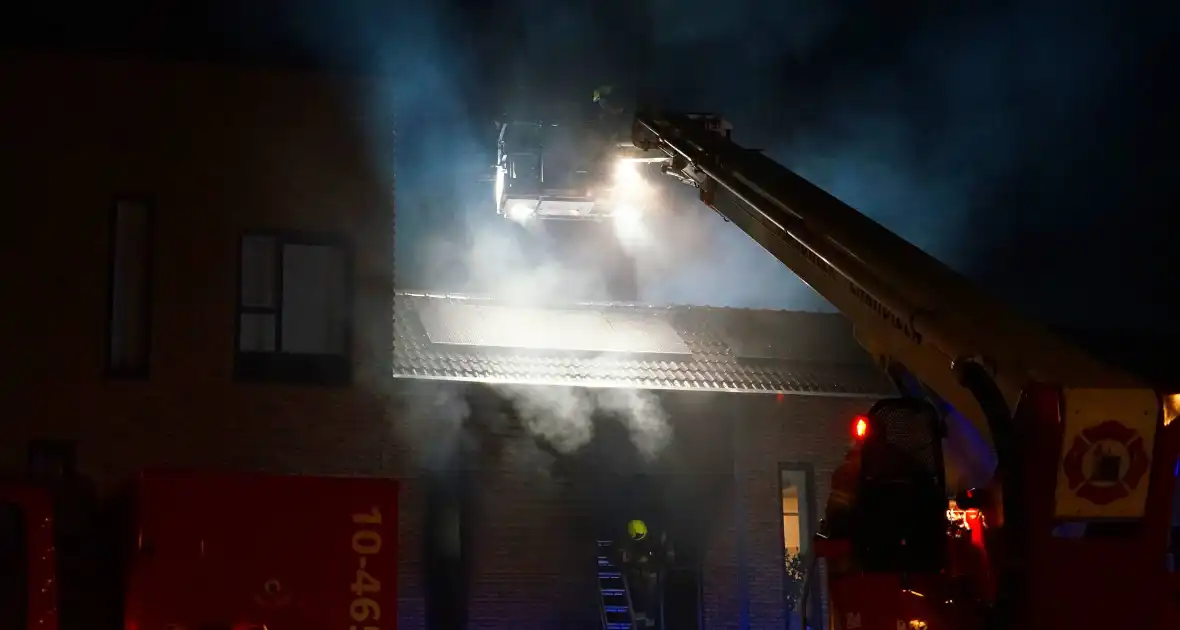 Buurtbewoners geëvacueerd wegens uitslaande brand - Foto 7