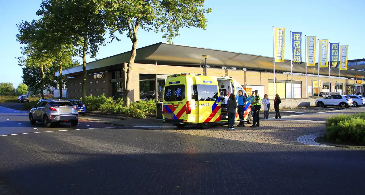 Laagstaande zon veroorzaakt ongeval tussen auto en fietser - Foto 1