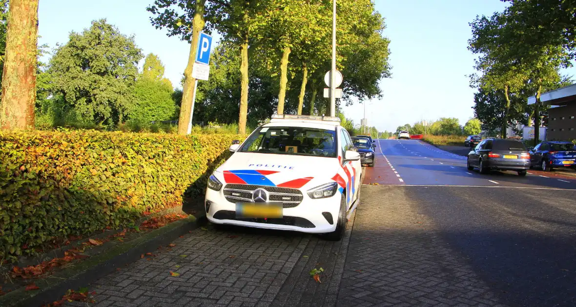 Laagstaande zon veroorzaakt ongeval tussen auto en fietser - Foto 2