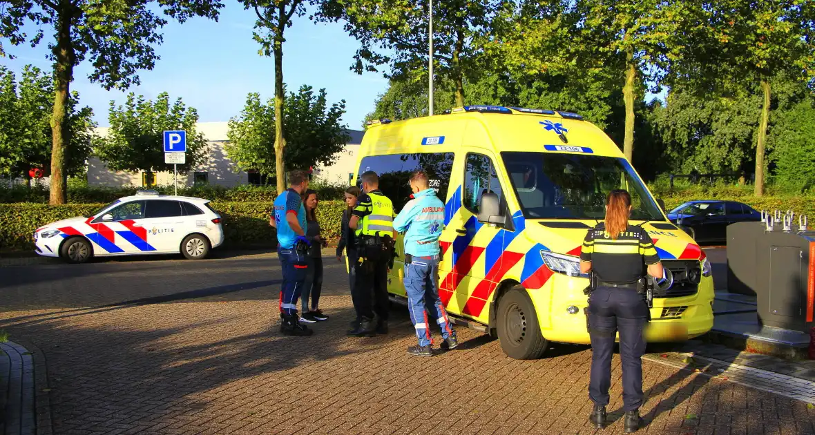 Laagstaande zon veroorzaakt ongeval tussen auto en fietser - Foto 3