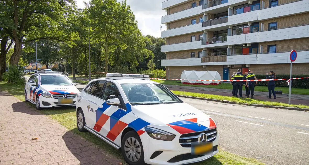 Persoon overlijdt na val van flatgebouw